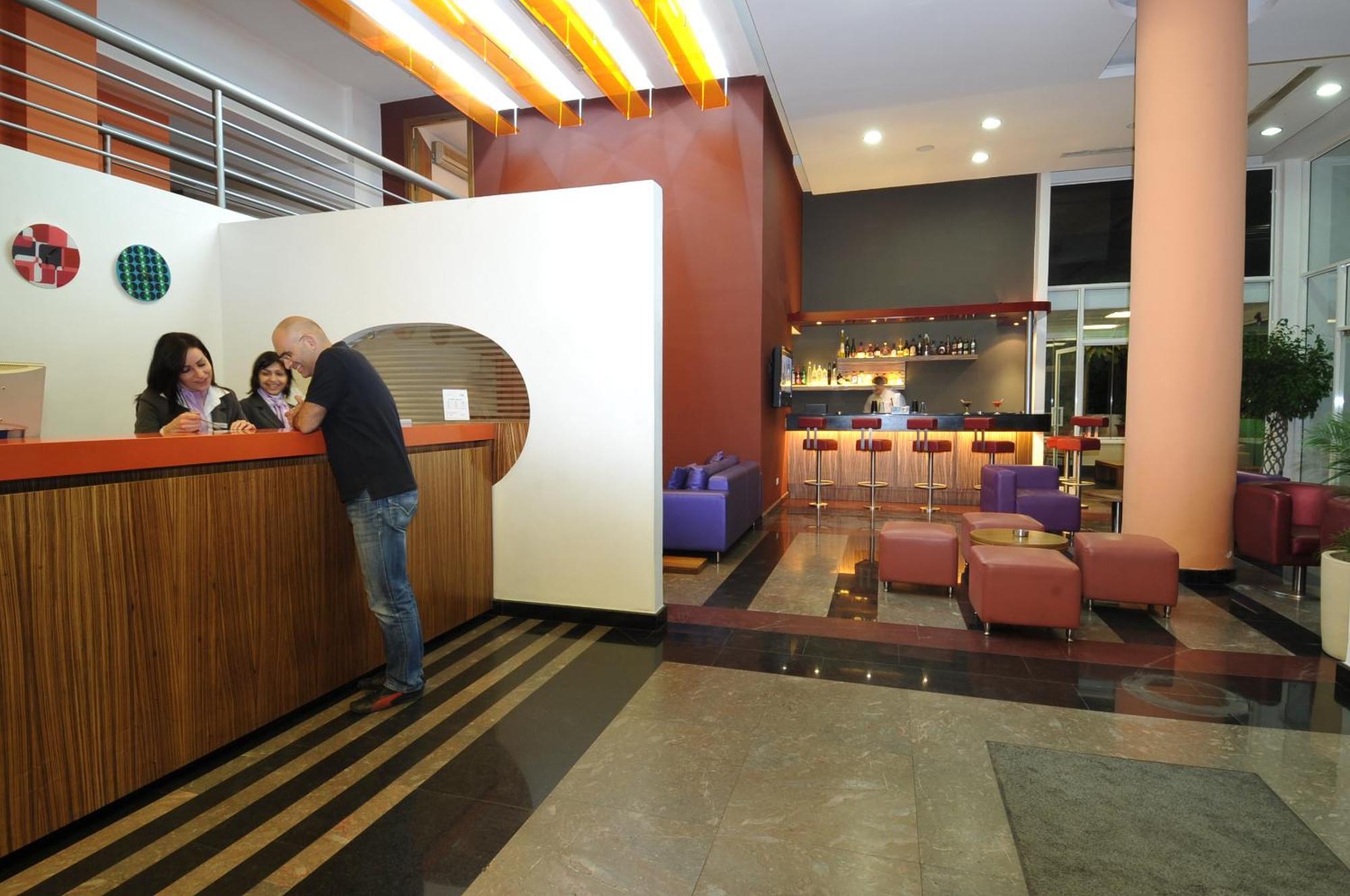 Suite Hotel Chrome - Beiroet Buitenkant foto